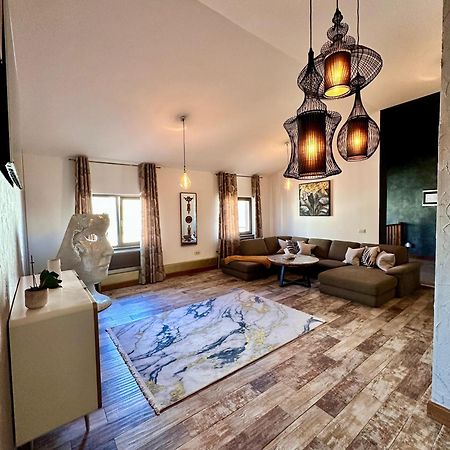 Madison Lake Villa Балотещи Екстериор снимка