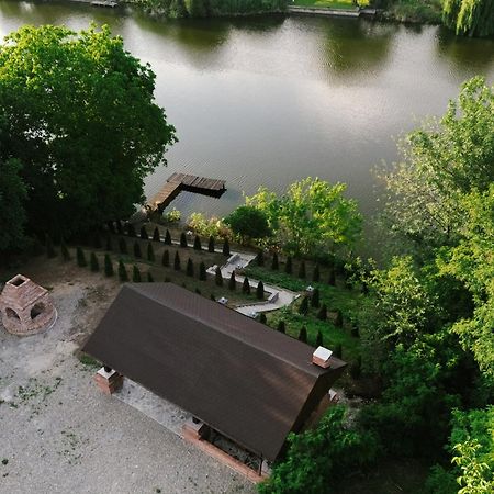 Madison Lake Villa Балотещи Екстериор снимка