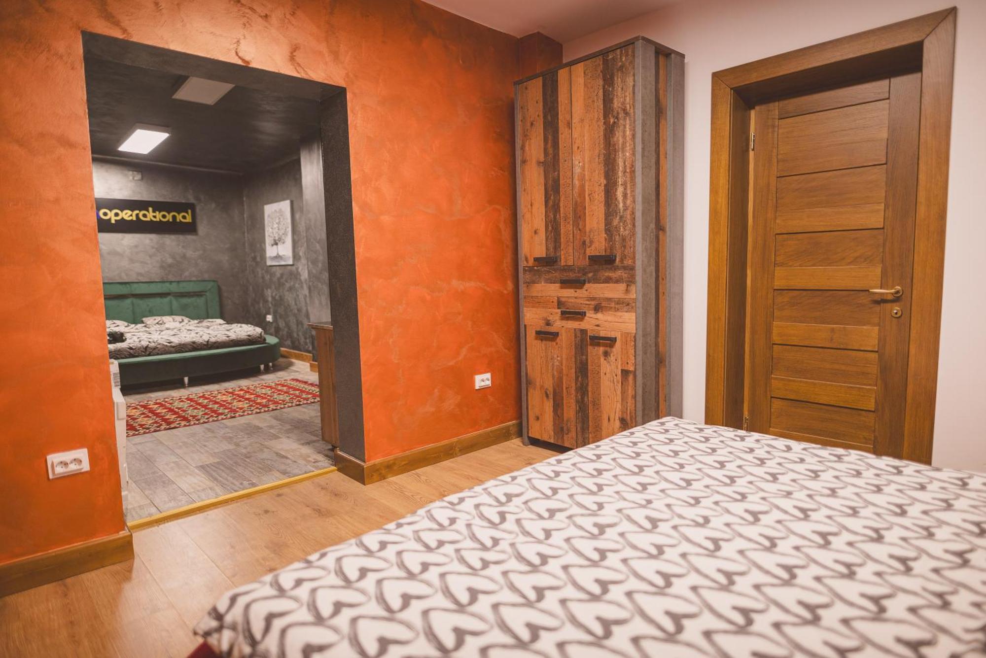 Madison Lake Villa Балотещи Екстериор снимка