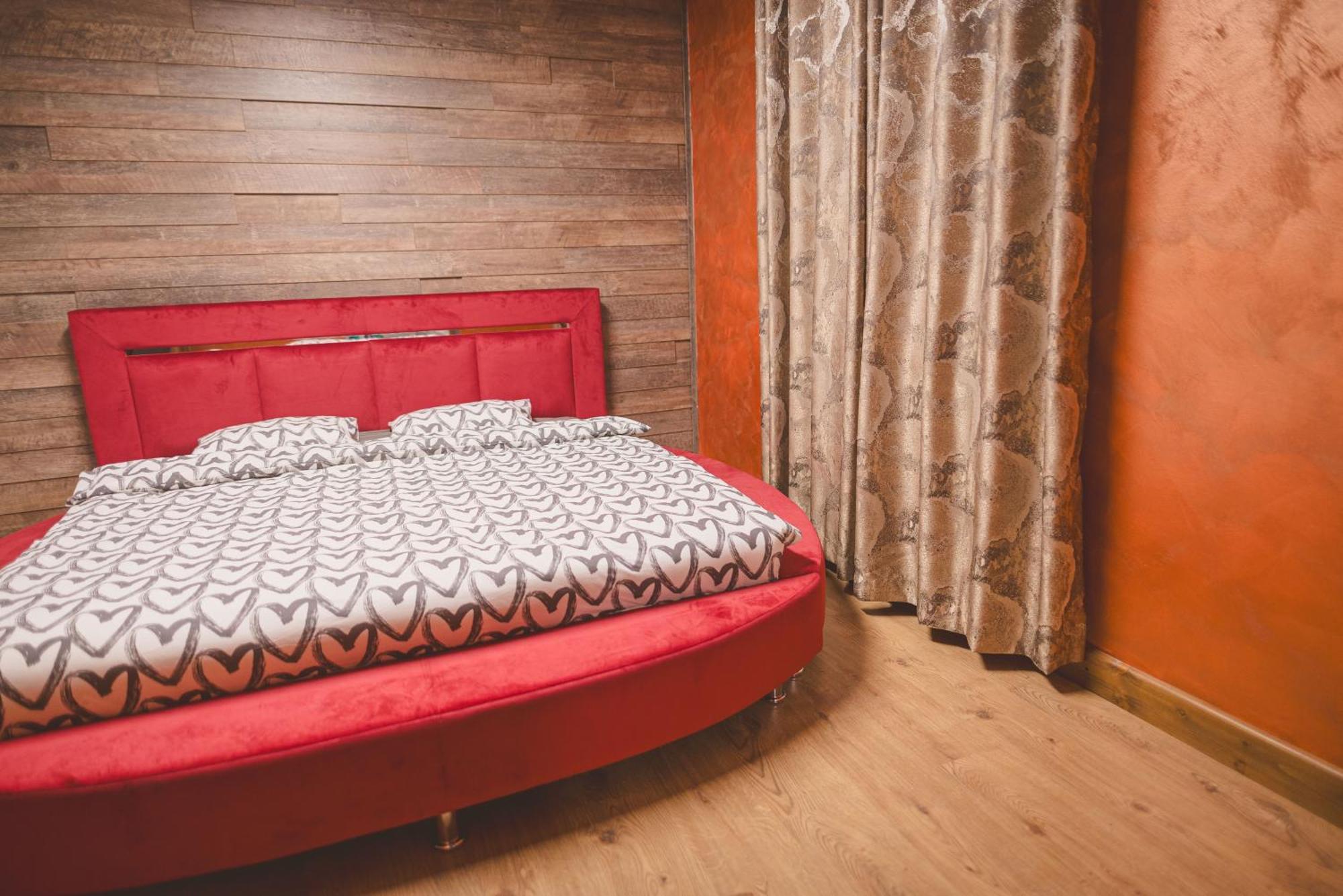 Madison Lake Villa Балотещи Екстериор снимка