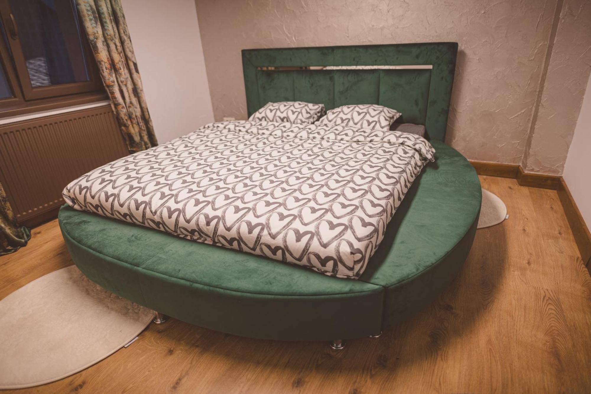 Madison Lake Villa Балотещи Екстериор снимка
