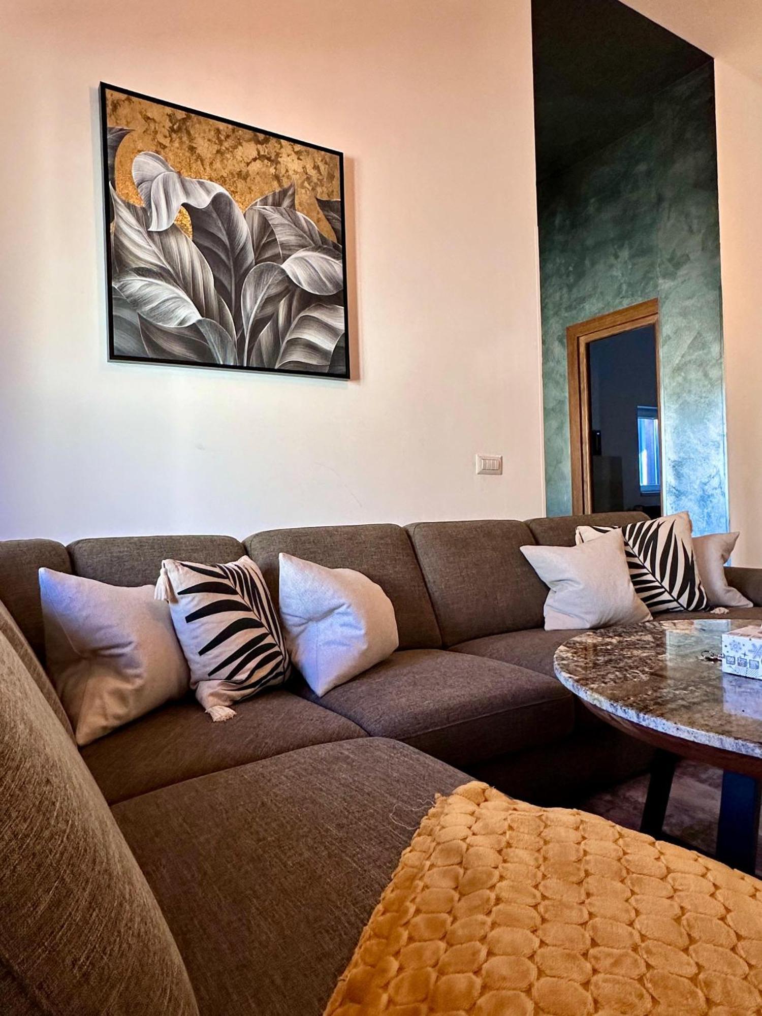Madison Lake Villa Балотещи Екстериор снимка