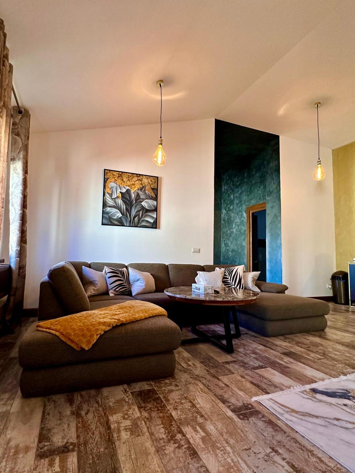 Madison Lake Villa Балотещи Екстериор снимка