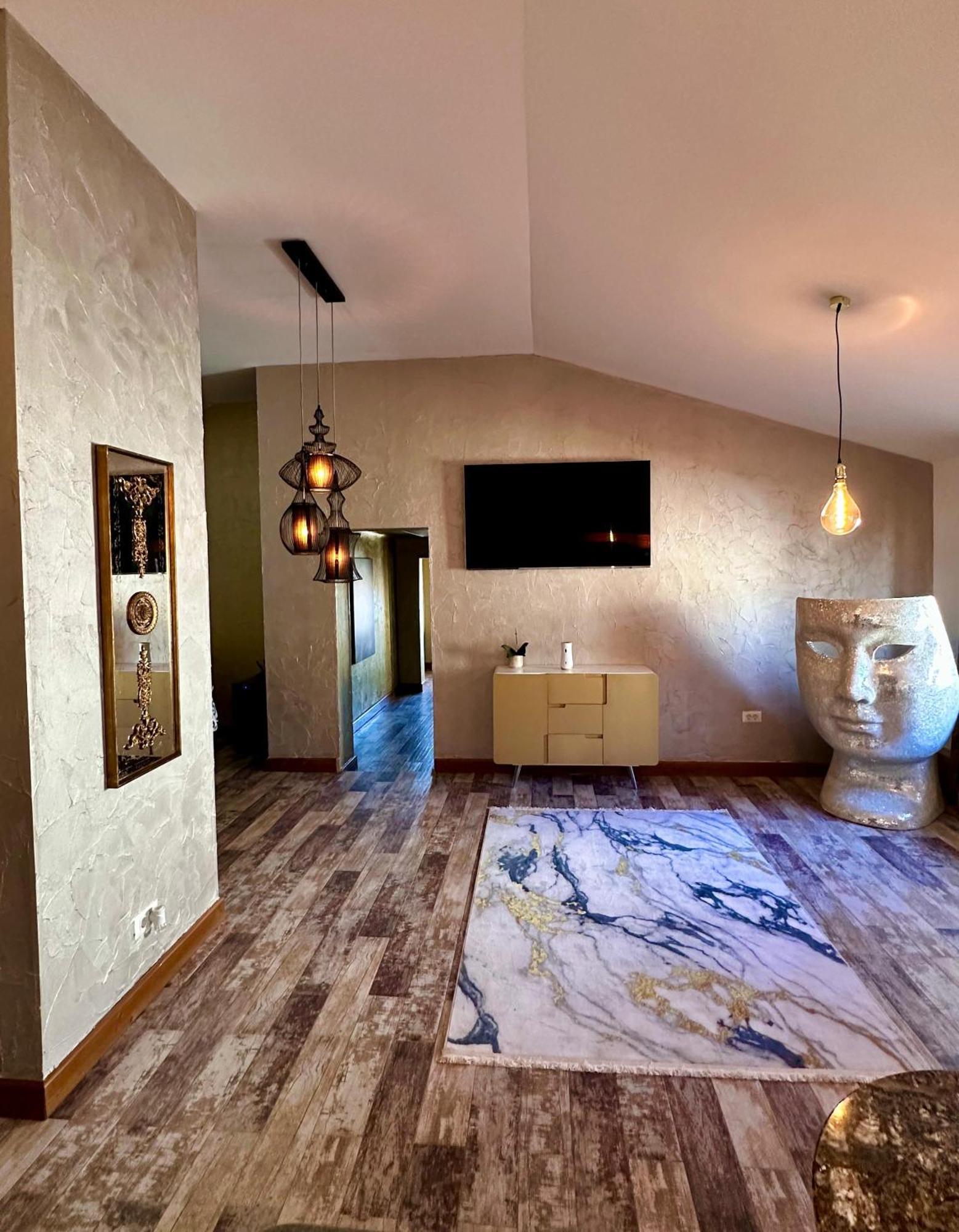 Madison Lake Villa Балотещи Екстериор снимка