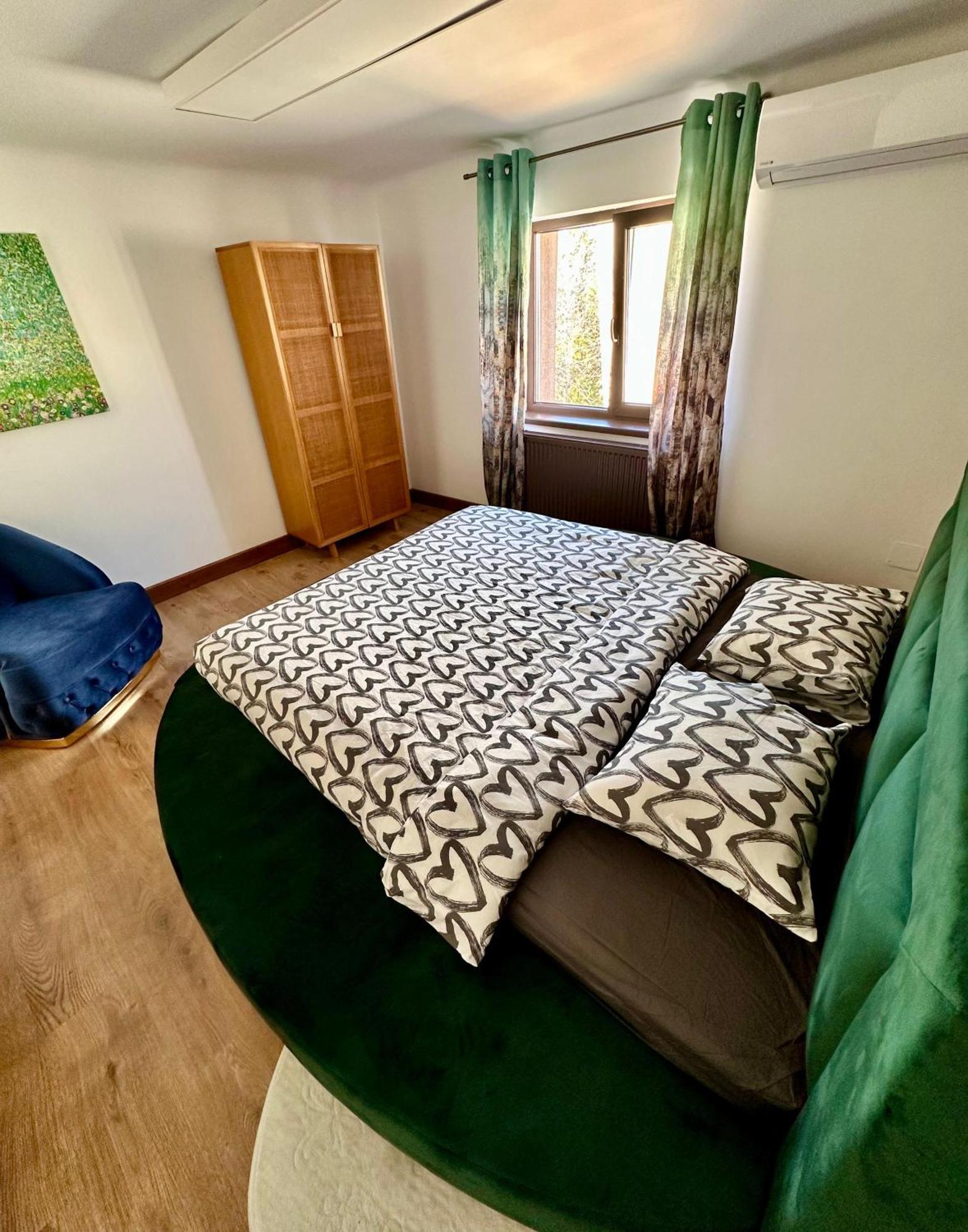 Madison Lake Villa Балотещи Екстериор снимка