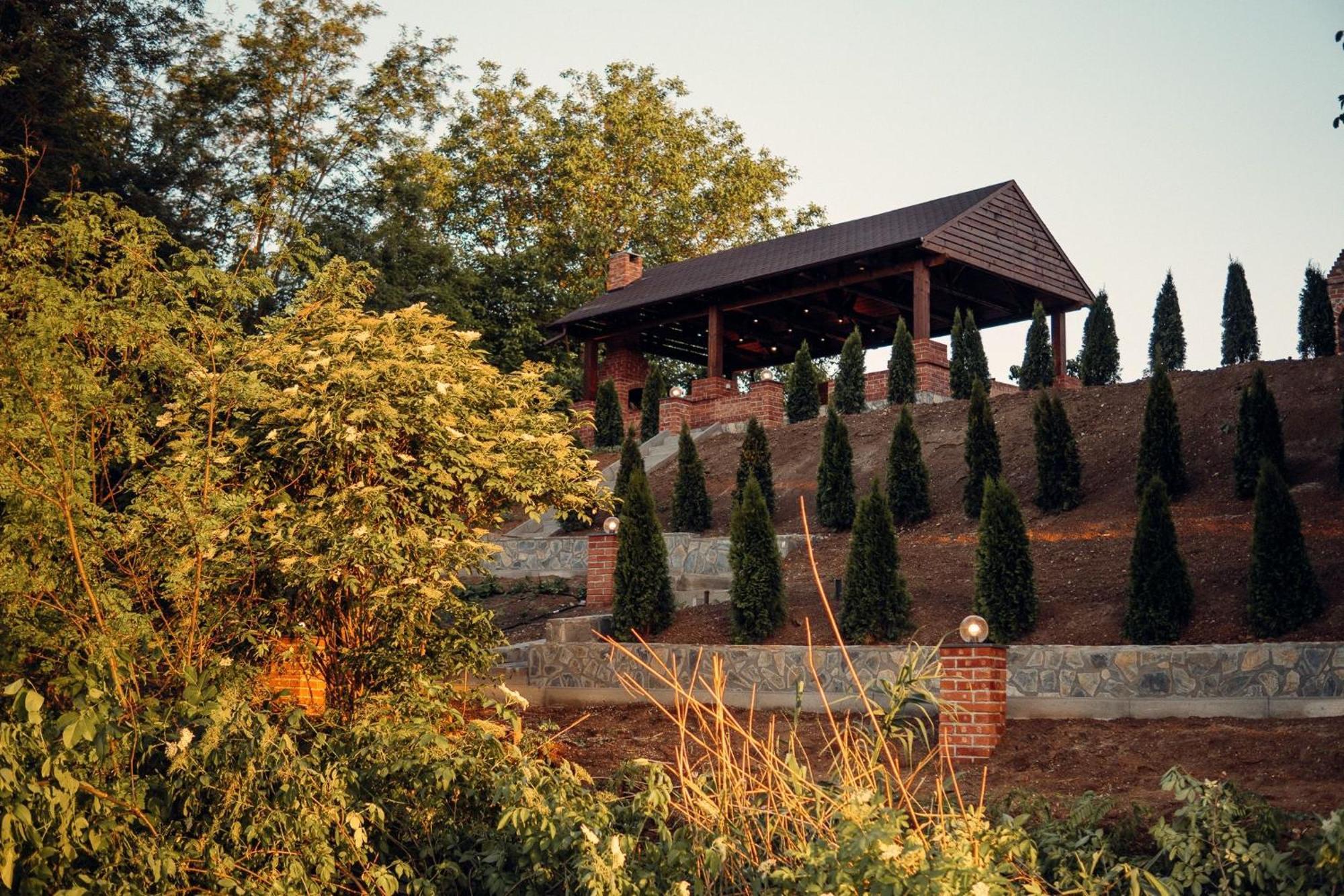 Madison Lake Villa Балотещи Екстериор снимка
