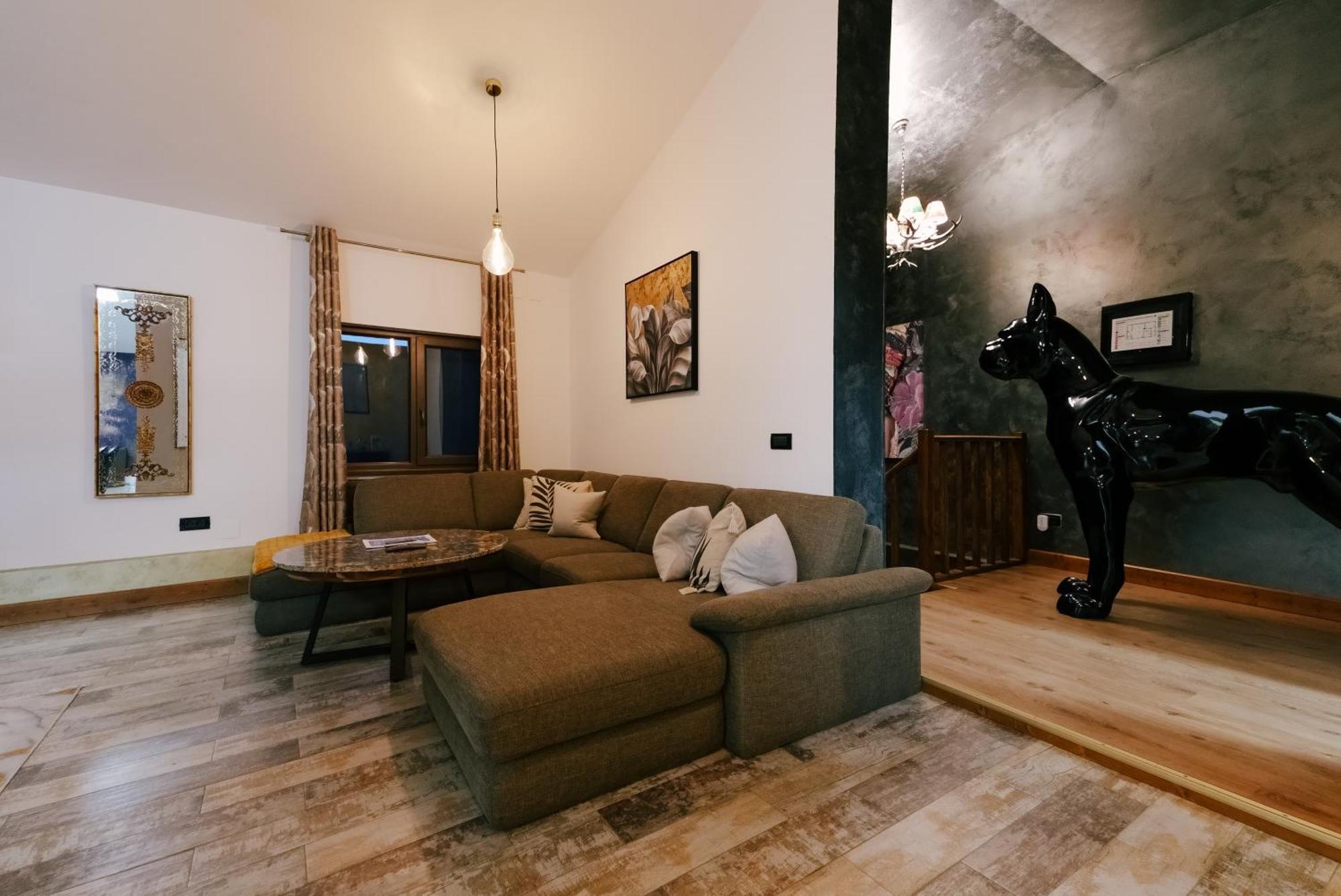 Madison Lake Villa Балотещи Екстериор снимка