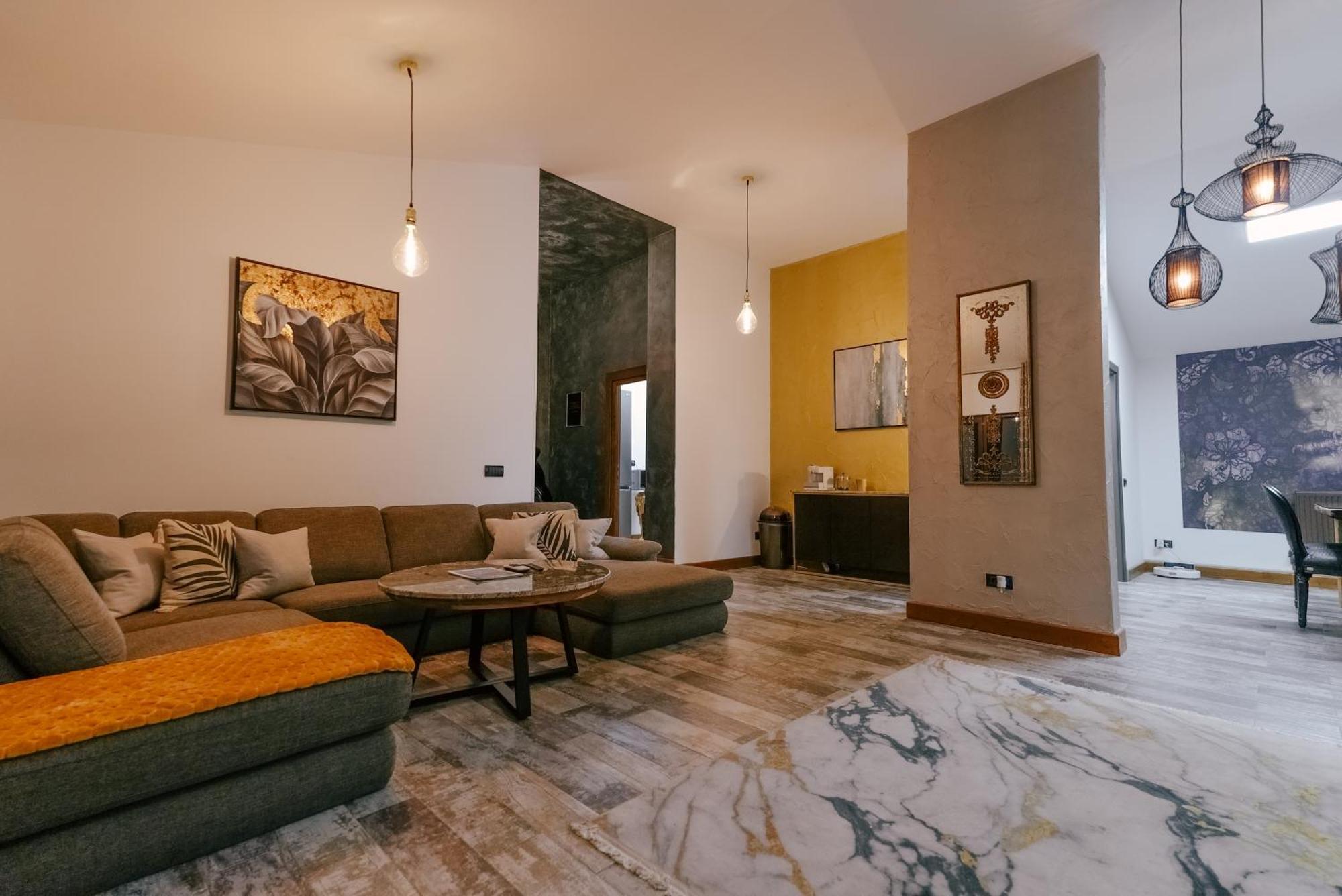Madison Lake Villa Балотещи Екстериор снимка