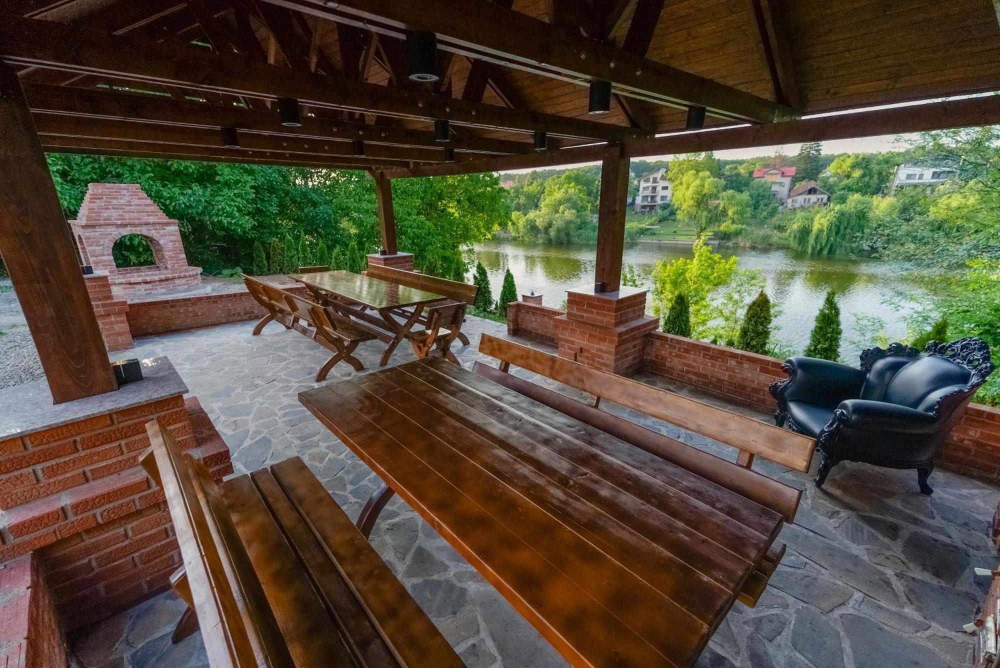 Madison Lake Villa Балотещи Екстериор снимка