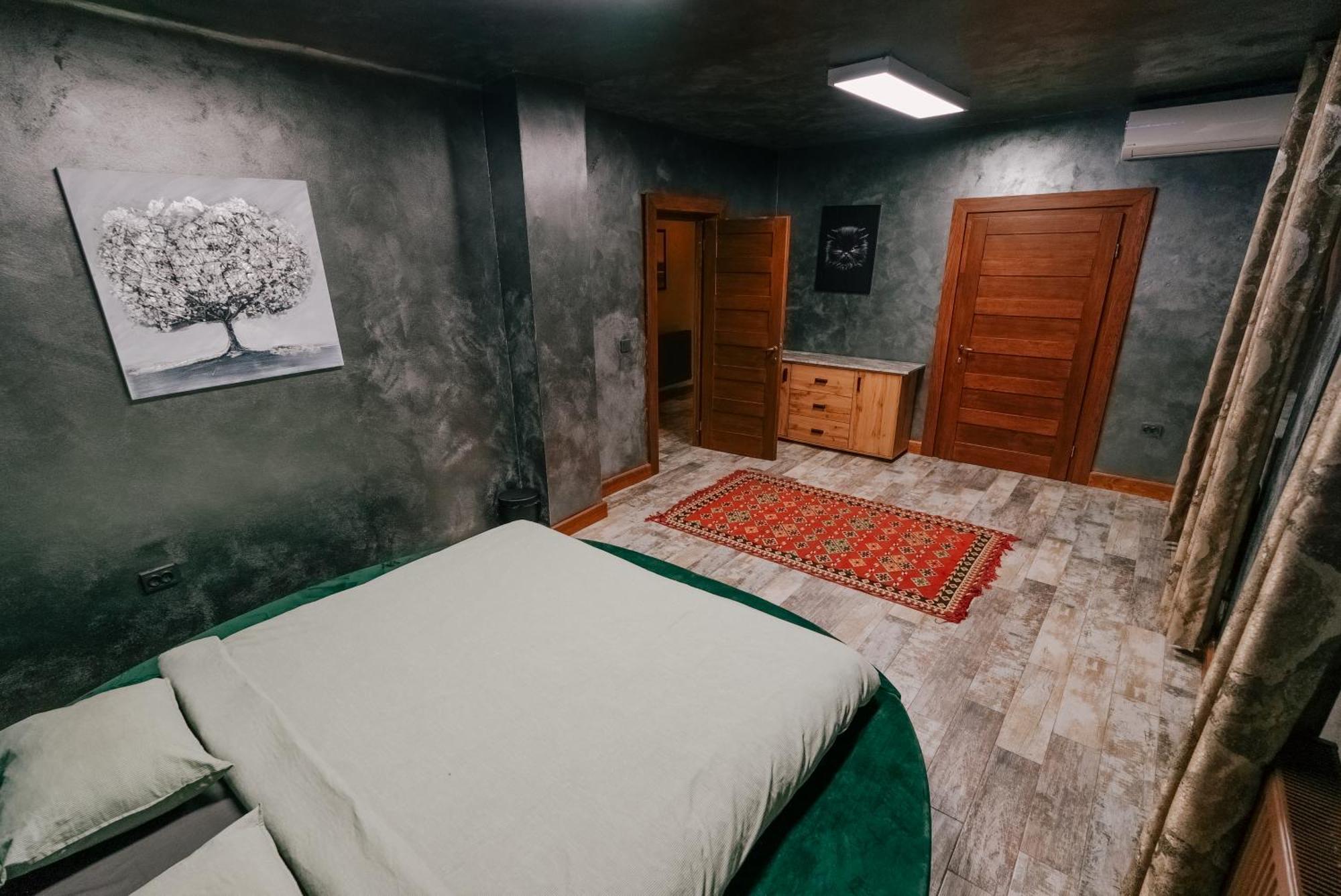 Madison Lake Villa Балотещи Екстериор снимка