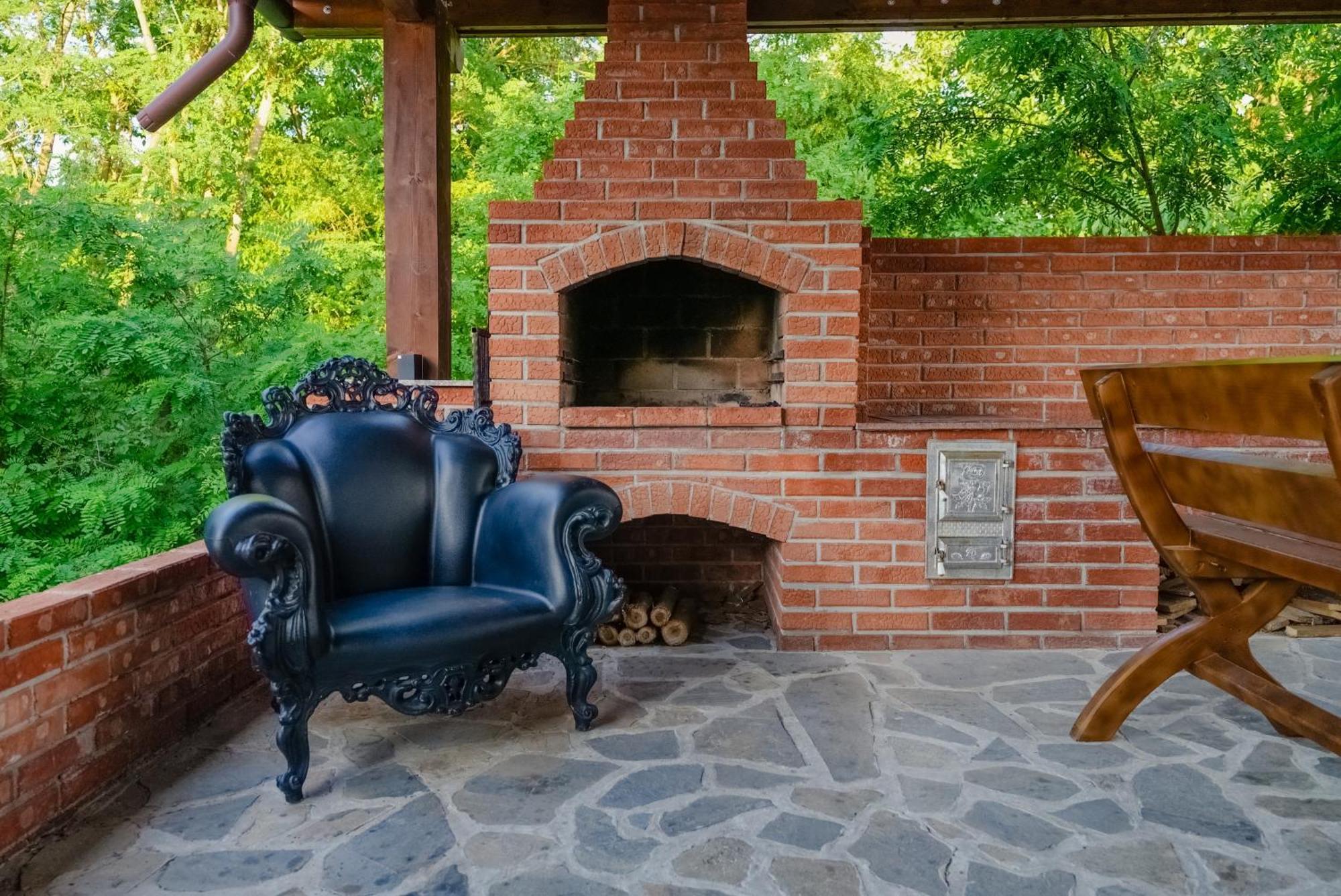 Madison Lake Villa Балотещи Екстериор снимка