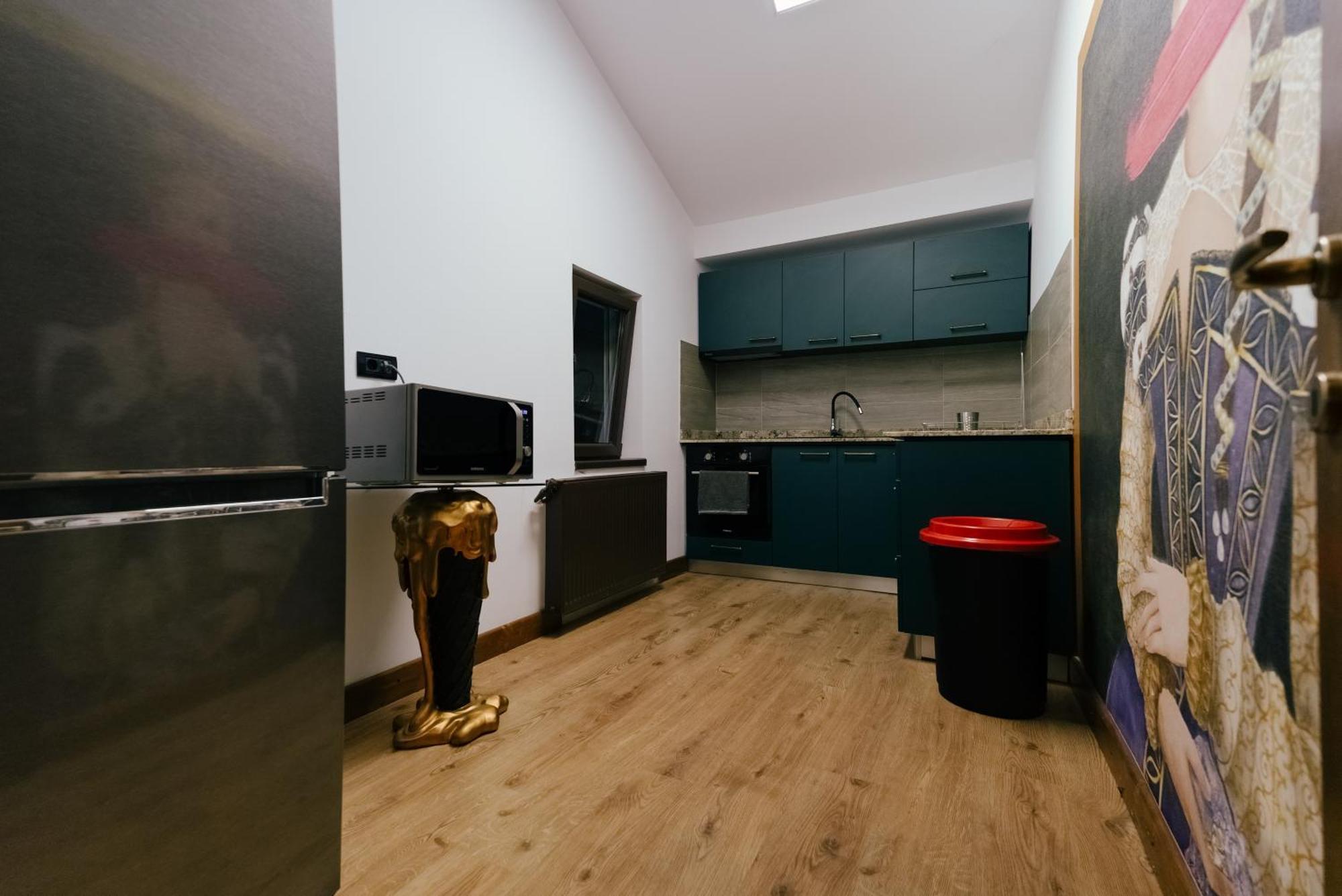 Madison Lake Villa Балотещи Екстериор снимка