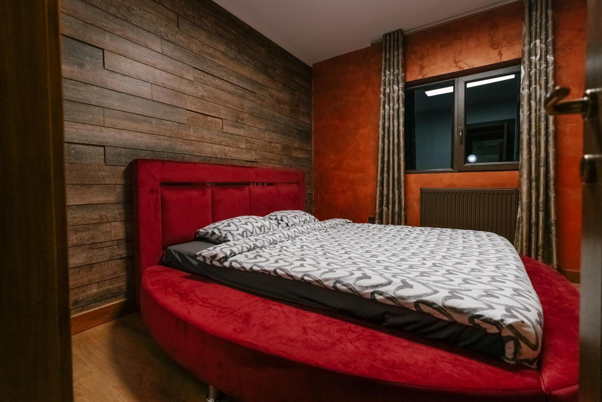 Madison Lake Villa Балотещи Екстериор снимка